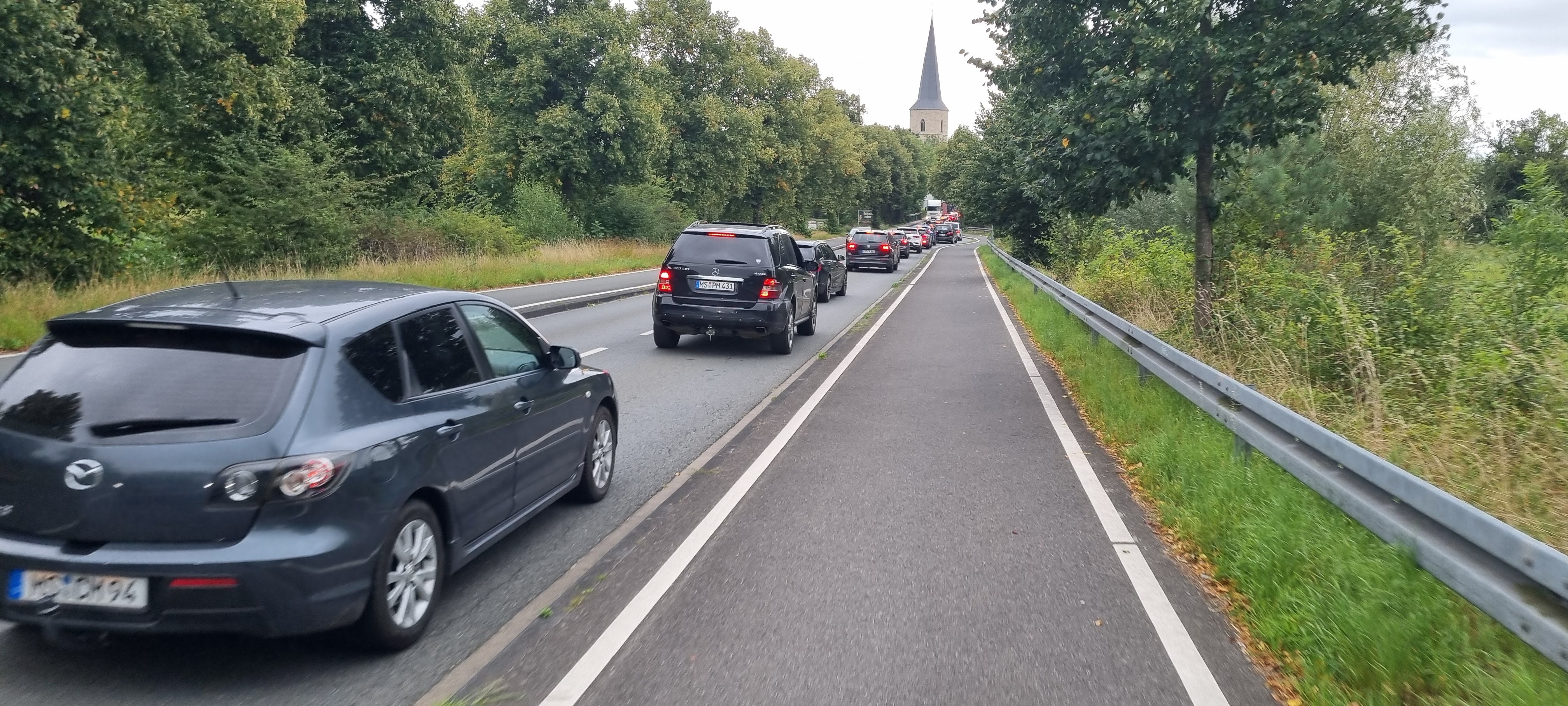 An der Daverstrae staut sich wegen der Umleitung tglich der Verkehr.